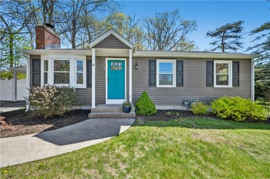 41 Crestwood Ct, Cumberland, RI 02864 - photo 2