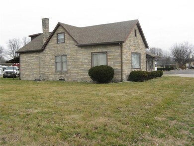 390 B St NE, Linton, IN 47441 - photo 3