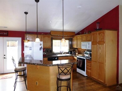 3351 SW Salmon Ct, Redmond, OR 97756 - photo 6