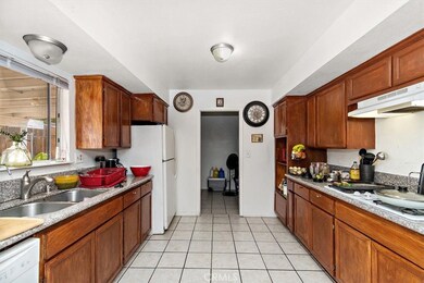 14417 Manzanita Rd, Victorville, CA 92395 - photo 3