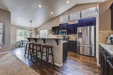 2724 SW 47th St, Redmond, OR 97756 - photo 4