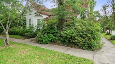 820 E. LAUREL AVE