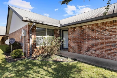 1807 Paverstone Ln, Longview, TX 75605 - photo 2