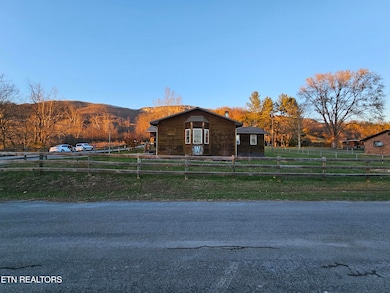 798 Sand Cave Rd, Ewing, VA 24248 - photo 2