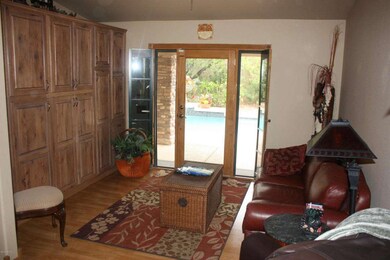 Quartz Family Room 1