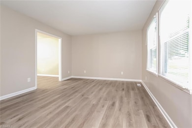 511 Foxcroft Dr, Winston Salem, NC 27103 - photo 4