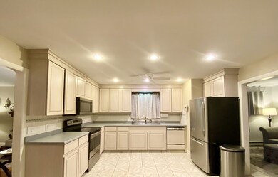 37 Weisner Pkwy, Methuen, MA 01844 - photo 3