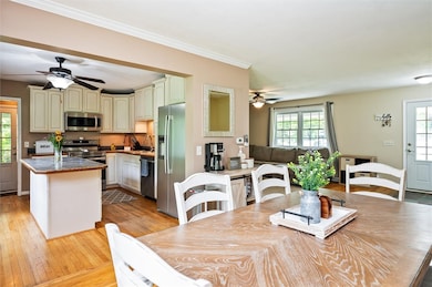 kitchen/dining room