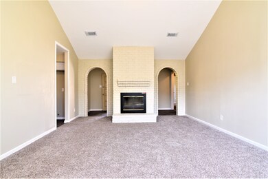 3907 Almington Ln, Houston, TX 77088 - photo 3