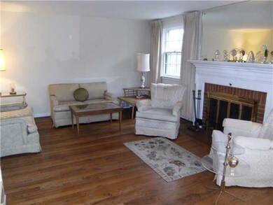 Living Room THIS LARGE LIVING ROOM IS 18 X 13
