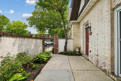 37-web-or-mls-2817-chateau-cir