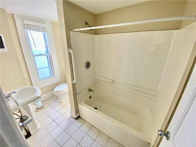 67 Roseneath Ave unit 2, Newport, RI 02840 - photo 7