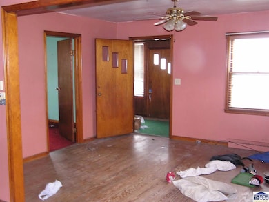 203 E Curtis St unit 108 Logan Street, Cayuga, IN 47928 - photo 6