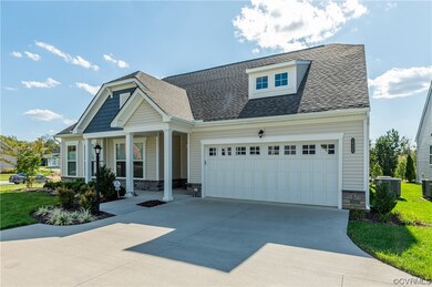 Craftsman inspired home featuring a front lawn, a