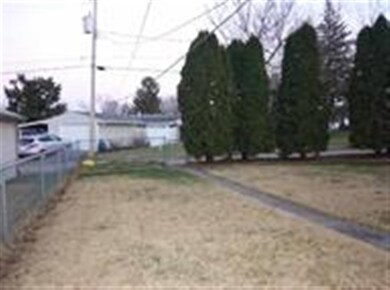 2869 Washington St, Davenport, IA 52804 - photo 3