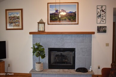 124 Rodeo Dr, Lords Valley, PA 18428 - photo 4