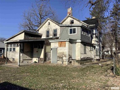 2311 W 3rd St, Davenport, IA 52802 - photo 4