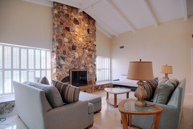 FORMAL LIVING