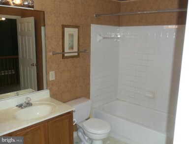 2034 S Anvil Ln, Temple Hills, MD 20748 - photo 3