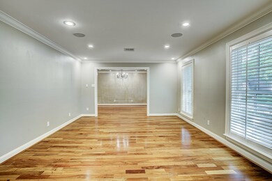 12106 Perthshire Rd, Houston, TX 77024 - photo 5