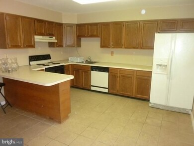 632 Coates Ln unit E4, King of Prussia, PA 19406 - photo 3