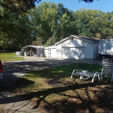 2005 3 car garage and carport
