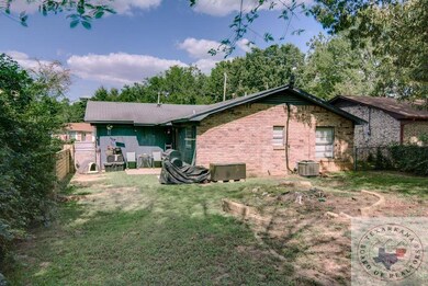 211 Hickerson Ave, Wake Village, TX 75501 - photo 4