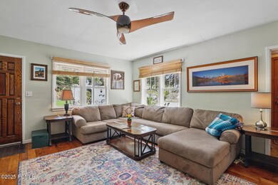 2_Living-Room_1800x1200_4227062