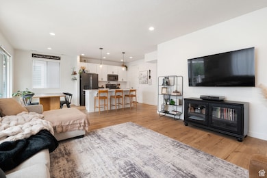 Open floorplan with 9' ceilings