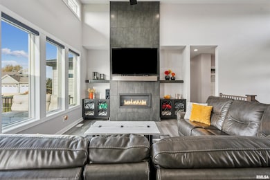 6152 Belle Ct, Davenport, IA 52807 - photo 2