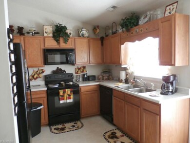 Kitchen, light & airy
