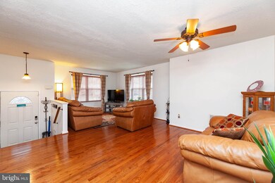 17401 Cosgrove Way, Dumfries, VA 22026 - photo 5