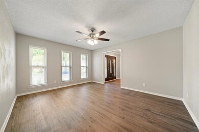 1303 Shady Creek Dr, Euless, TX 76040 - photo 5