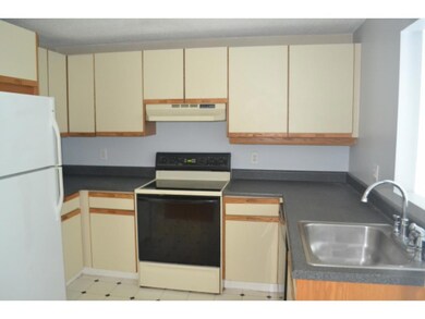 200 Winding Pond Rd unit 200, Londonderry, NH 03053 - photo 4