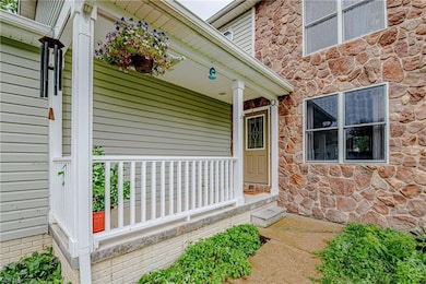 770 Hollywood Ave, Sheffield Lake, OH 44054 - photo 3