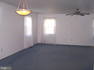 12108 Round Tree Ln, Bowie, MD 20715 - photo 5