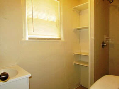 6-Bathroom (1 BR Apt)