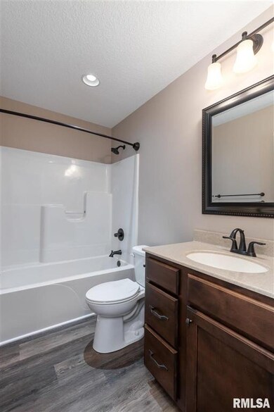 5017 Leprechaun Dr, Davenport, IA 52807 - photo 7