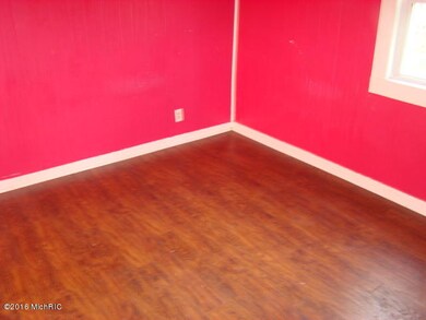 318 N Marshall Ave, Marshall, MI 49068 - photo 5