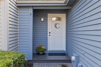 8253 Beehive Cir, Liverpool, NY 13090 - photo 4