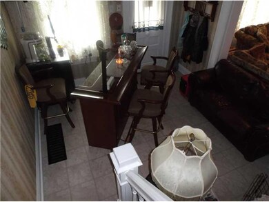 Entry/Foyer.