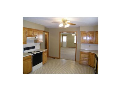 503 S Saturn Dr, Raymore, MO 64083 - photo 6