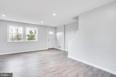 5219 Deal Dr, Oxon Hill, MD 20745 - photo 2