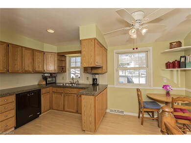 Updated Eat-in Kitchen with Newer Appliances