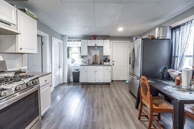 73 Tyler St, Springfield, MA 01109 - photo 4