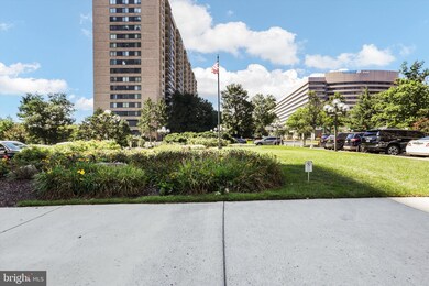 Skyline Plaza unit 2202S, Baileys Crossroads, VA 22041 - photo 2