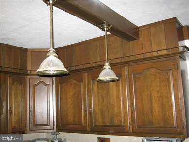 3143 Mannerchor Rd, Temple, PA 19560 - photo 7