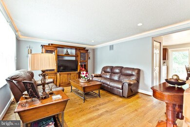 8632 Spring Creek Ct, Springfield, VA 22153 - photo 5