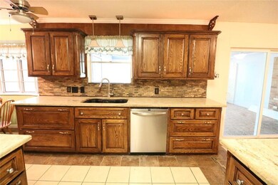 1517 Oakridge Ct W, Azle, TX 76020 - photo 4