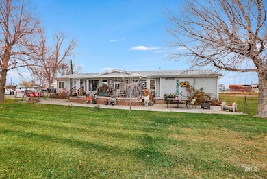 518 Sawtooth Ave, Buhl, ID 83316 - photo 4